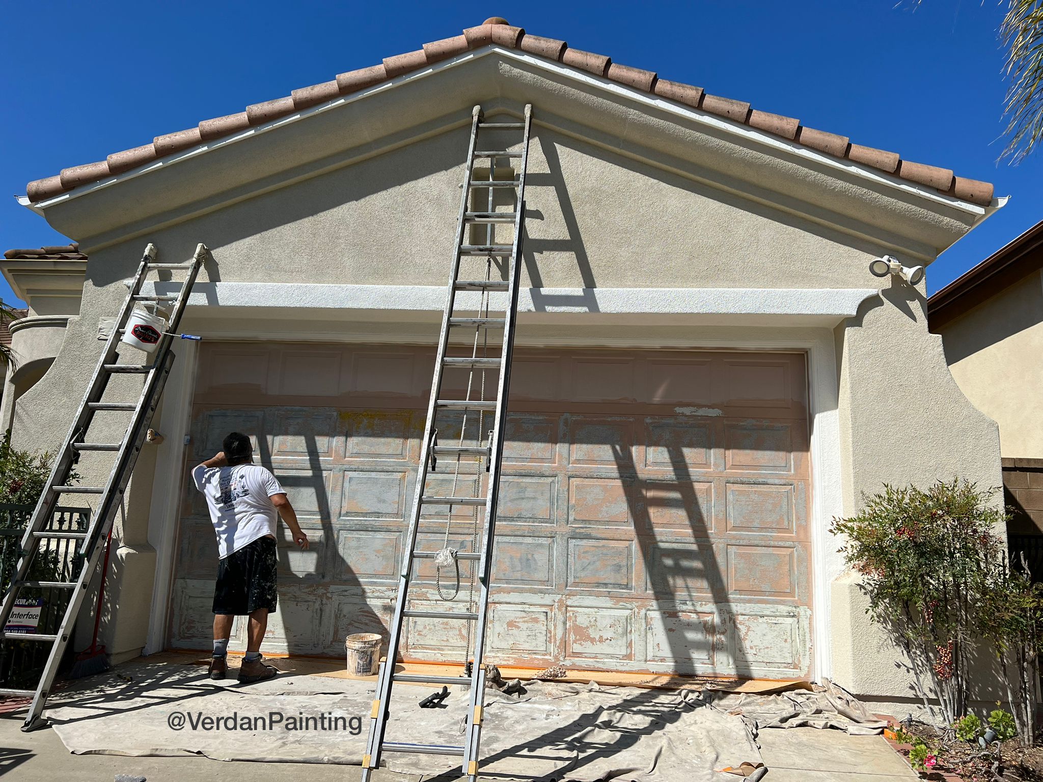 027-Garage-door-painting-before